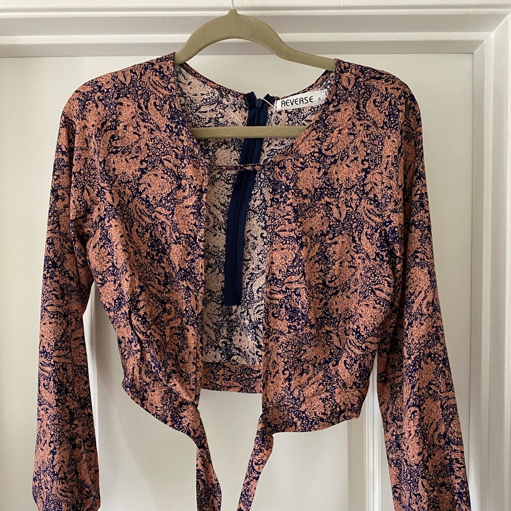 Sexy tie peekaboo crop top.